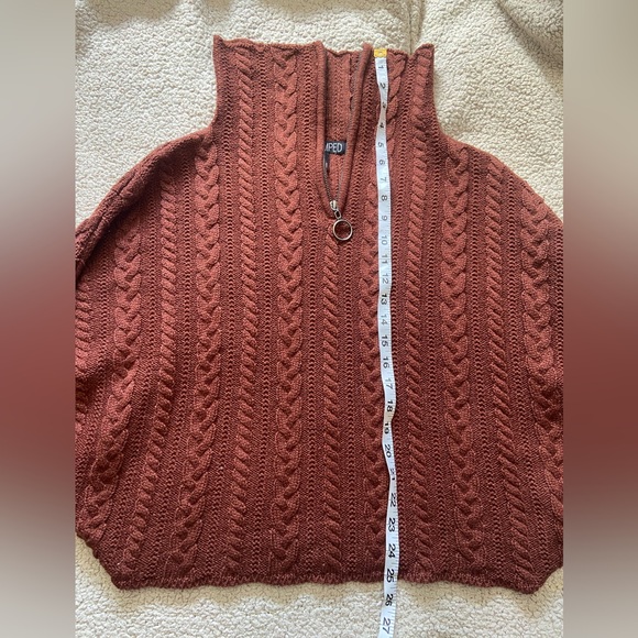 🌸 Revamped 🌸 cropped cable knit sweater - Picture 5 of 6